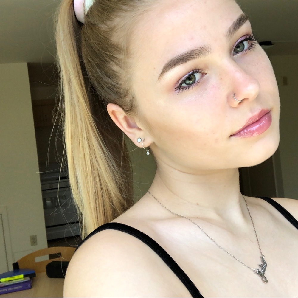 Meet your Posher, Julia